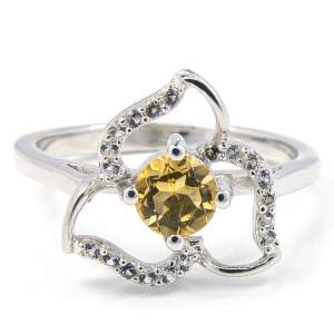 Серебряное кольцо 925 пробы 2,43 гр. с цитрином из США и топазами из США 0,55 карат