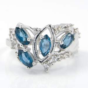 Серебряное кольцо 925 пробы 5,27 гр. с топазами Лондон Блу из США и белыми топазами из США 1,53 карат