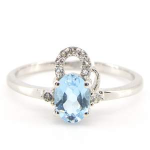 Серебряное кольцо 925 пробы 2,03 гр. со швейцарским топазом из США и белыми топазами 0,95 карат