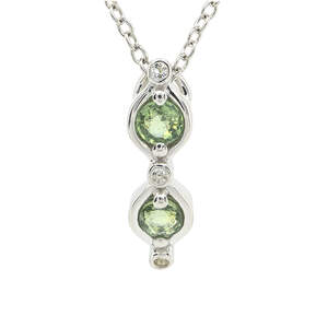 Серебряная подвеска 925 пробы 1,77 г с зеленым шри-ланкийским сапфиром класса АААА и топазами из США 0,74 карат
