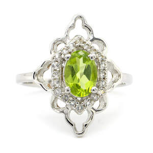 Серебряное кольцо 925 пробы 2,17 гр. с египетским хризолитом и топазами 1,05 карат