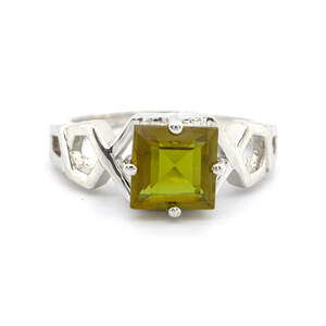 Серебряное кольцо 925 пробы 4,85 г с турецким султанитом класса АААА 2,8 карат