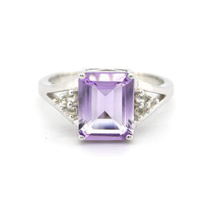 Серебряное кольцо 925 пробы 4,03 г с бразильским аметистом Rose de France и топазами из США 2,92 карат