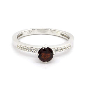 Серебряное кольцо 925 пробы 2,31 гр. с мозамбикским гранатом и белыми топазами с США 0,7 карат