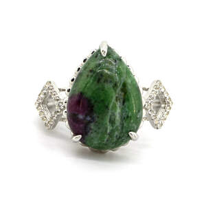 Серебряное кольцо 925 пробы 7 декабря. с гватемальским рубиновым цоизитом и топазами 13,65 карат