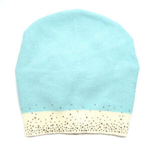 Женская шапка стиля Casual в цветовой комбинации: тиффани и айвори с кристаллами