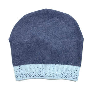 Женская шапка стиля Casual в цветовой комбинации: джинсовой и голубого с кристаллами
