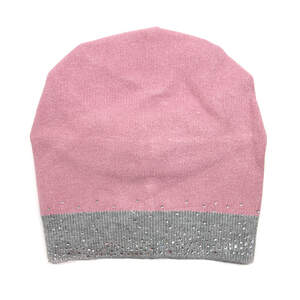 Женская шапка стиля Casual в цветовой комбинации: фрезовый и серого с кристаллами