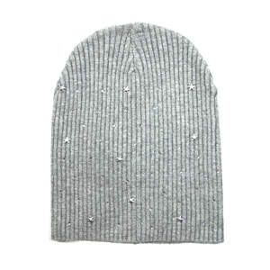 Женская шапка серого цвета с серебряным декором Женская шапка серого цвета с серебряным декором