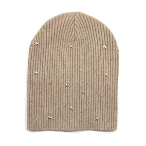 Женская шапка цвета капучино с серебряным декором