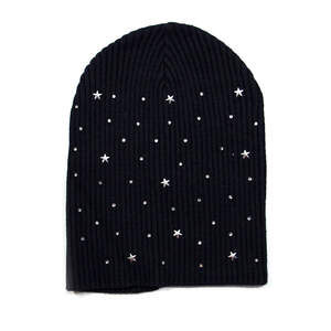 Женская шапка темно-синего цвета с серебряным декором