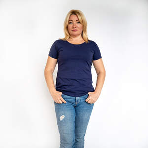 Женская футболка темно-синего цвета