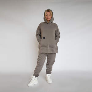 Женский спортивный костюм на флисе серого цвета