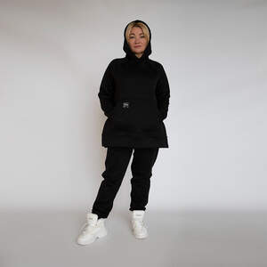 Женский спортивный костюм на флисе черного цвета