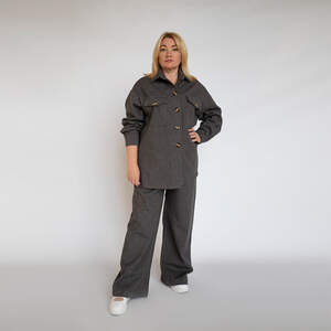 Костюм брюки и рубашка с накладными карманами серого цвета