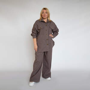 Костюм брюки и рубашка с накладными карманами темно-шоколадного цвета