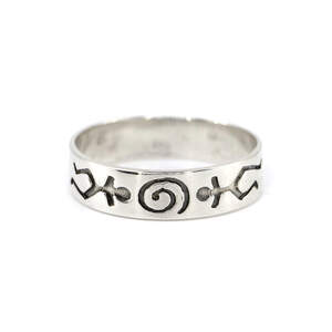 Серебряное кольцо 925 пробы 1,88 г Серебряное кольцо 925 пробы 1,88 г