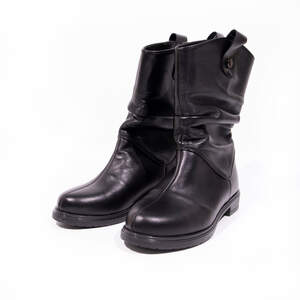 Женские сапоги из натуральной кожи черного цвета