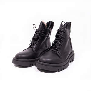 Ботинки женские из натуральной кожи черного цвета