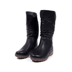 Женские сапоги из эко-кожи черного цвета