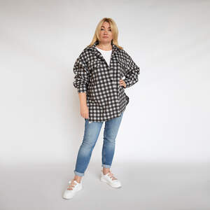 Рубашка в клетку чорно-белого цвета