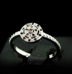 Серебряное кольцо 925 пробы 2,47 гр. с красными австралийскими бриллиантами VVS1 0,13 карат