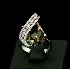 Серебряное кольцо 925 пробы 6,42 г с турецким Султанітом класса АААА и цирконами 4,29 карат