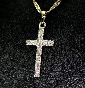 Подвеска-хрестик в позолоте з фианитами