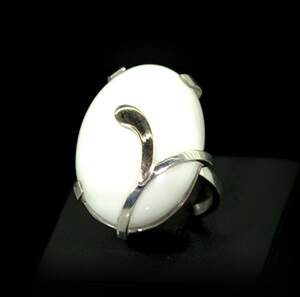 Серебряное кольцо 925 пробы с золотом 375 пробы 7,95 г белым Агатом 11,55 карат