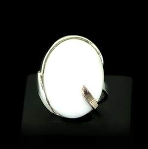 Серебряное кольцо 925 пробы с золотом 375 пробы 9,24 г белым Агатом 11,71 карат