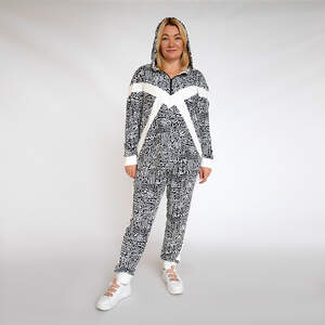 Костюм спортивный чорно-белого цвета