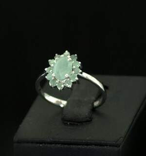 Серебряное кольцо 925 пробы 2,38 г с бразильскими Смарагдами класса  АААА 1,15 карат