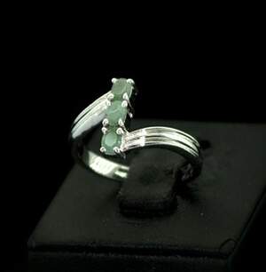 Серебряное кольцо 925 пробы 3,43 г с бразильскими Изумрудами класса АААА 0,47 карат