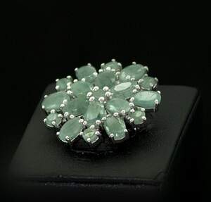 Серебряная брошь 925 пробы 4,96 г с бразильскими Изумрудами класса АААА и цирконами 3,7 карат