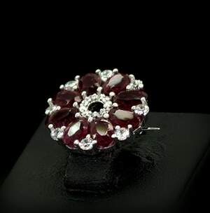 Серебряная брошь 925 пробы 3,73 г с розовыми кенийскими Рубінами класса АААА и цирконами 3,05 карат