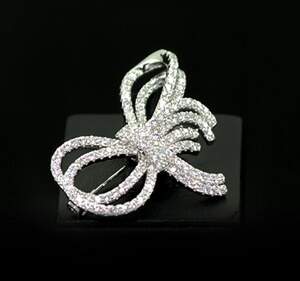 Серебряная брошь 925 пробы 10,05 г с цирконами 1,45 карат