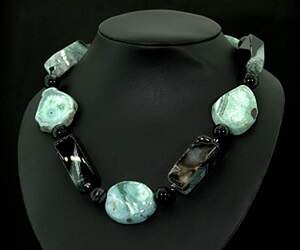 Ожерелье з зелеными та черными Агатами 1150 карат