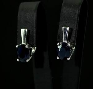 Серебряные серьги 925 пробы 3,93 г со шри-ланкийскими Сапфірами класса АААА та фианитами 4,54 карат Серебряные серьги 925 пробы 3,93 г со шри-ланкийскими Сапфірами класса АААА та фианитами 4,54 карат
