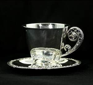 Серебряный набір 925 пробы: чашка 86,83 г и блюдце 66,33 г Серебряный набір 925 пробы: чашка 86,83 г и блюдце 66,33 г