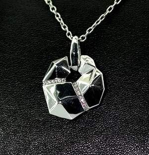 Серебряная подвеска 925 пробы 2,43 г с белыми цирконами 0,15 карат