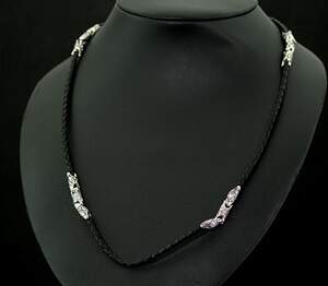 Шнур из натуральной кожи со серебряными вставками 925 пробы та цирконами 22,7 г