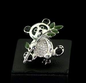 Серебряная брошь 925 пробы 5,46 г с цирконами та эмалью 0,7 карат