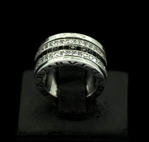 Серебряное кольцо 925 пробы 12,74 г с черными та белыми цирконами 3,6 карат, репліка Bvlgari