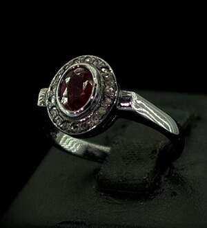 Серебряное кольцо 925 пробы 4,05 г с афр. Роял рубином АААА 1 карат та Діамантами 4/6 0,15 карат Серебряное кольцо 925 пробы 4,05 г с афр. Роял рубином АААА 1 карат та Діамантами 4/6 0,15 карат