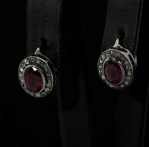 Серебряные серьги 925 пробы 4,62 г с афр. Роял рубинами АААА 2 карат та Діамантами 4/6 0,3 карат Серебряные серьги 925 пробы 4,62 г с афр. Роял рубинами АААА 2 карат та Діамантами 4/6 0,3 карат