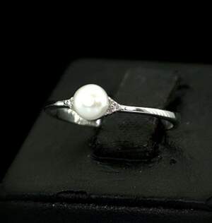 Серебряное кольцо 925 пробы 1,26 г с Перлиною и африканскими Діамантами VVS1 1,03 карат Серебряное кольцо 925 пробы 1,26 г с Перлиною и африканскими Діамантами VVS1 1,03 карат