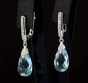 Серебряные серьги 925 пробы 4,37 г с голубыми Топазами и цирконами 9,76 карат