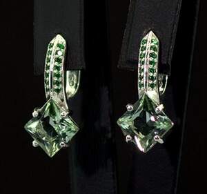Серебряные серьги 925 пробы 5,43 с зелеными Кварцами и фианитами 3,45 карат Серебряные серьги 925 пробы 5,43 с зелеными Кварцами и фианитами 3,45 карат