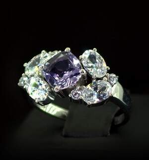 Серебряное кольцо 925 пробы 3,81 г с бразильским Аметистом и фианитами 4,83 карат Серебряное кольцо 925 пробы 3,81 г с бразильским Аметистом и фианитами 4,83 карат