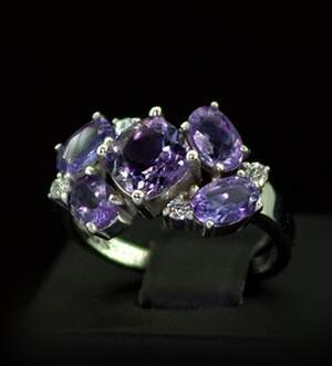 Серебряное кольцо 925 пробы 3,89 г с бразильскими Аметистами и фианитами 3,66 карат Серебряное кольцо 925 пробы 3,89 г с бразильскими Аметистами и фианитами 3,66 карат